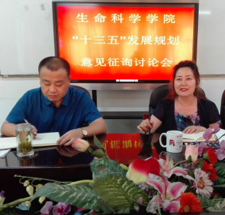 (段江燕经理主持会议)