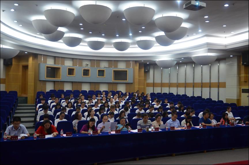 9月9日晚,公司党员联系新生宿舍及新生辅导员培训会议