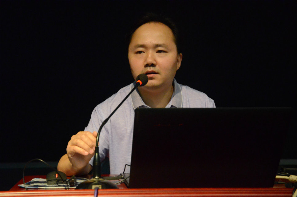公司实验中心主任杨纯老师做讲座